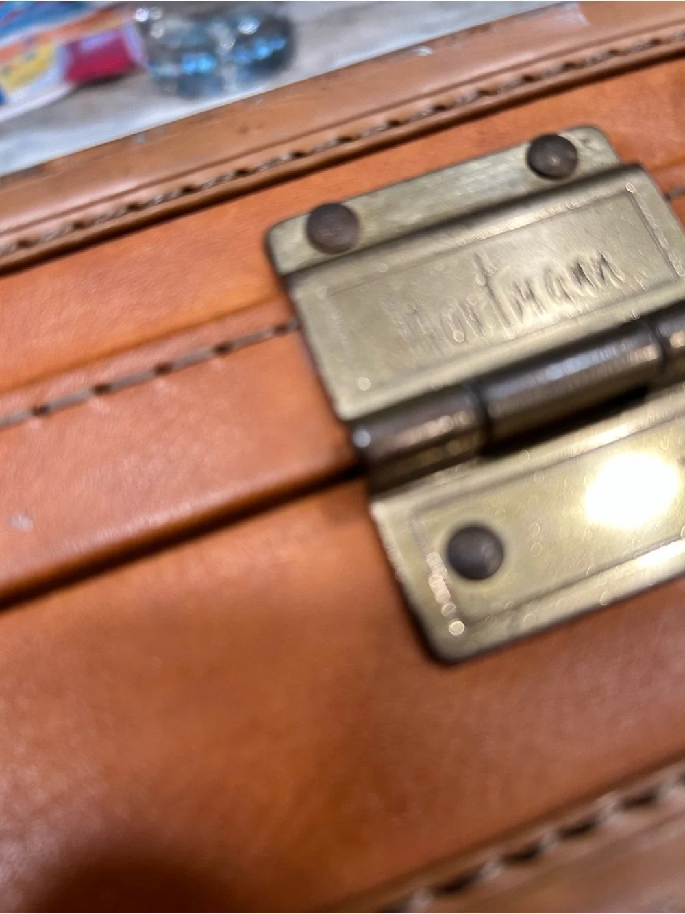 Men’s Hartman Tan Leather briefcase with padded handle.